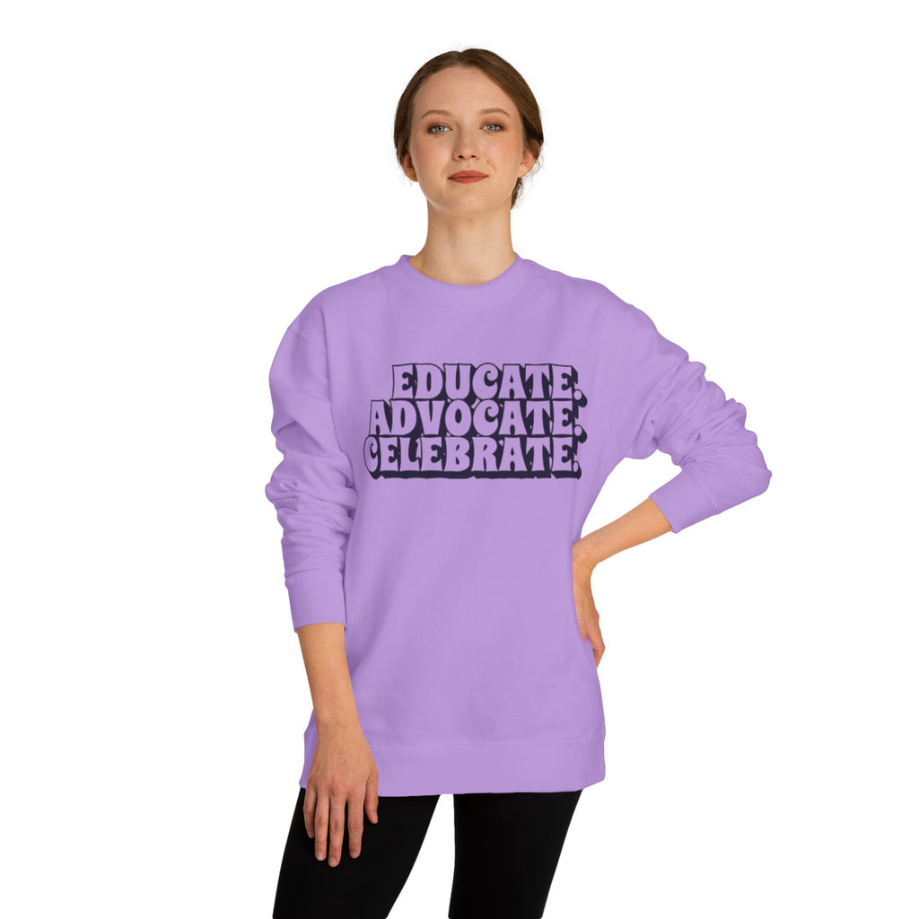 Sudadera unisex de cuello redondo "Educar, defender y celebrar" - Empowerment Apparel