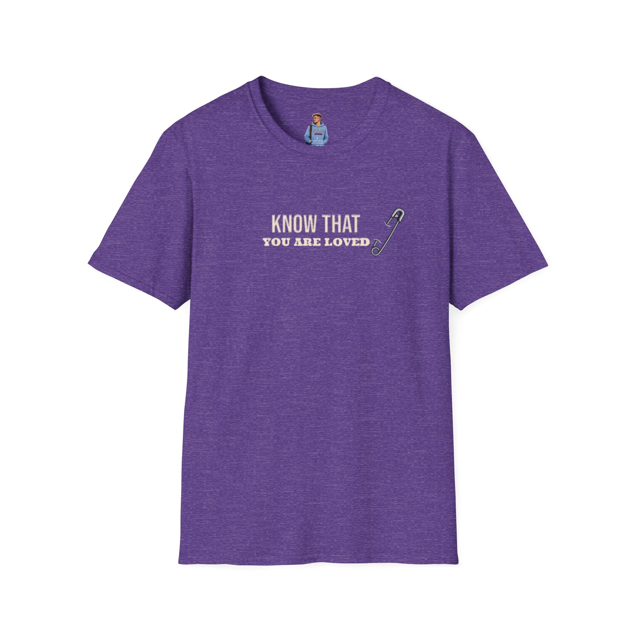 Camiseta unisex de estilo suave con el mensaje "Sepa que es amado" e inspiradora "Safety Pin"
