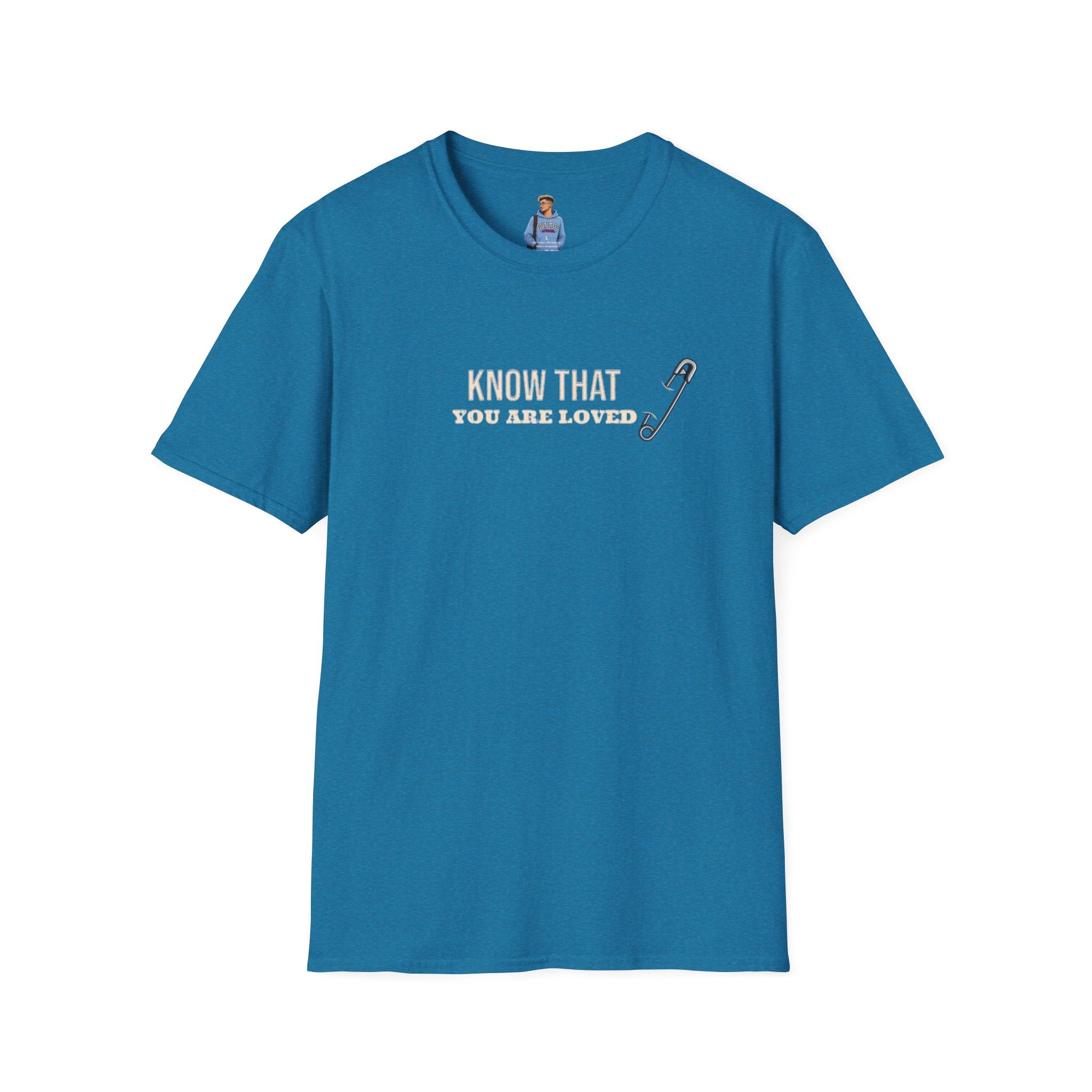 Camiseta unisex de estilo suave con el mensaje "Sepa que es amado" e inspiradora "Safety Pin"