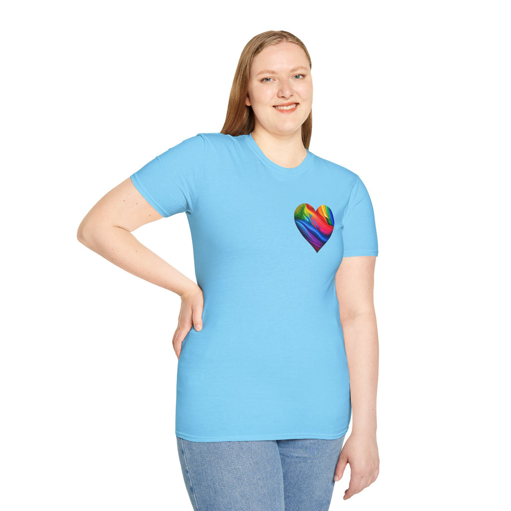 Camiseta unisex Softstyle - Diseño de corazón de orgullo con la frase 'La existencia es resistencia'