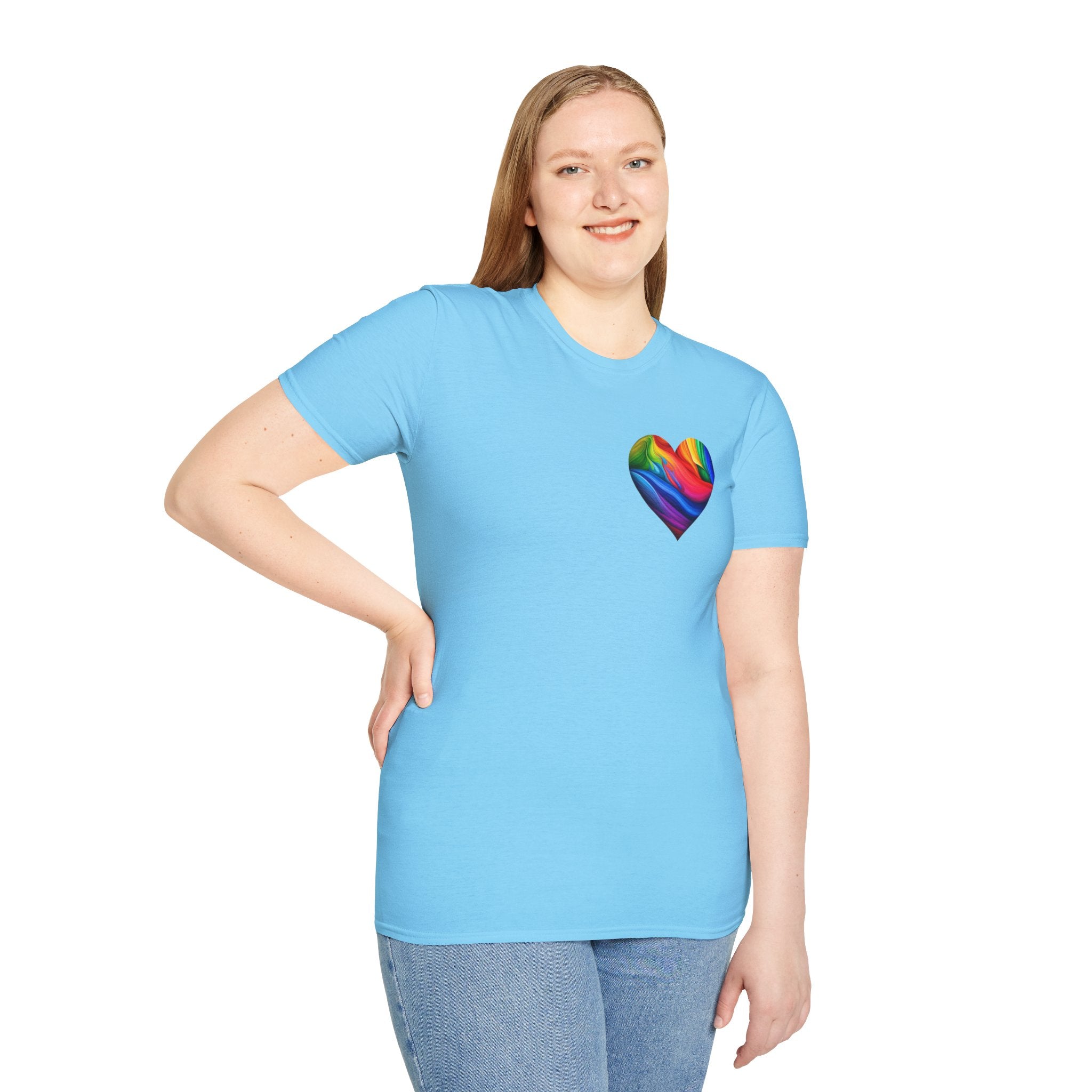 Camiseta unisex Softstyle - Diseño de corazón de orgullo con la frase 'La existencia es resistencia'