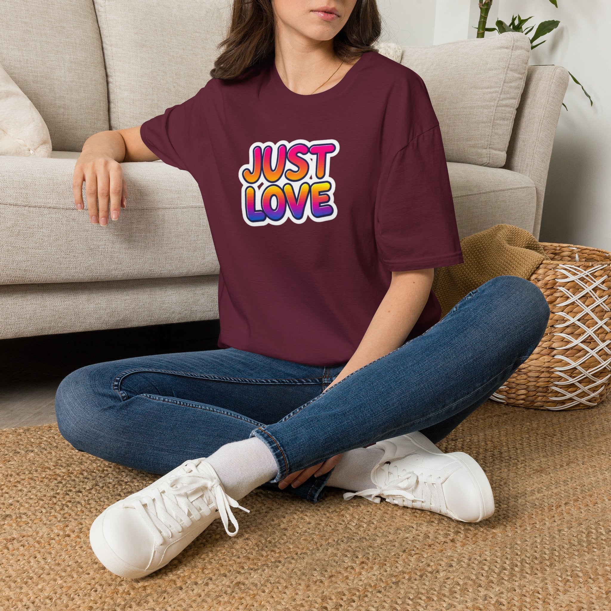Camiseta unisex de estilo suave Just Love | Perfecta para el orgullo, los aniversarios y el uso diario