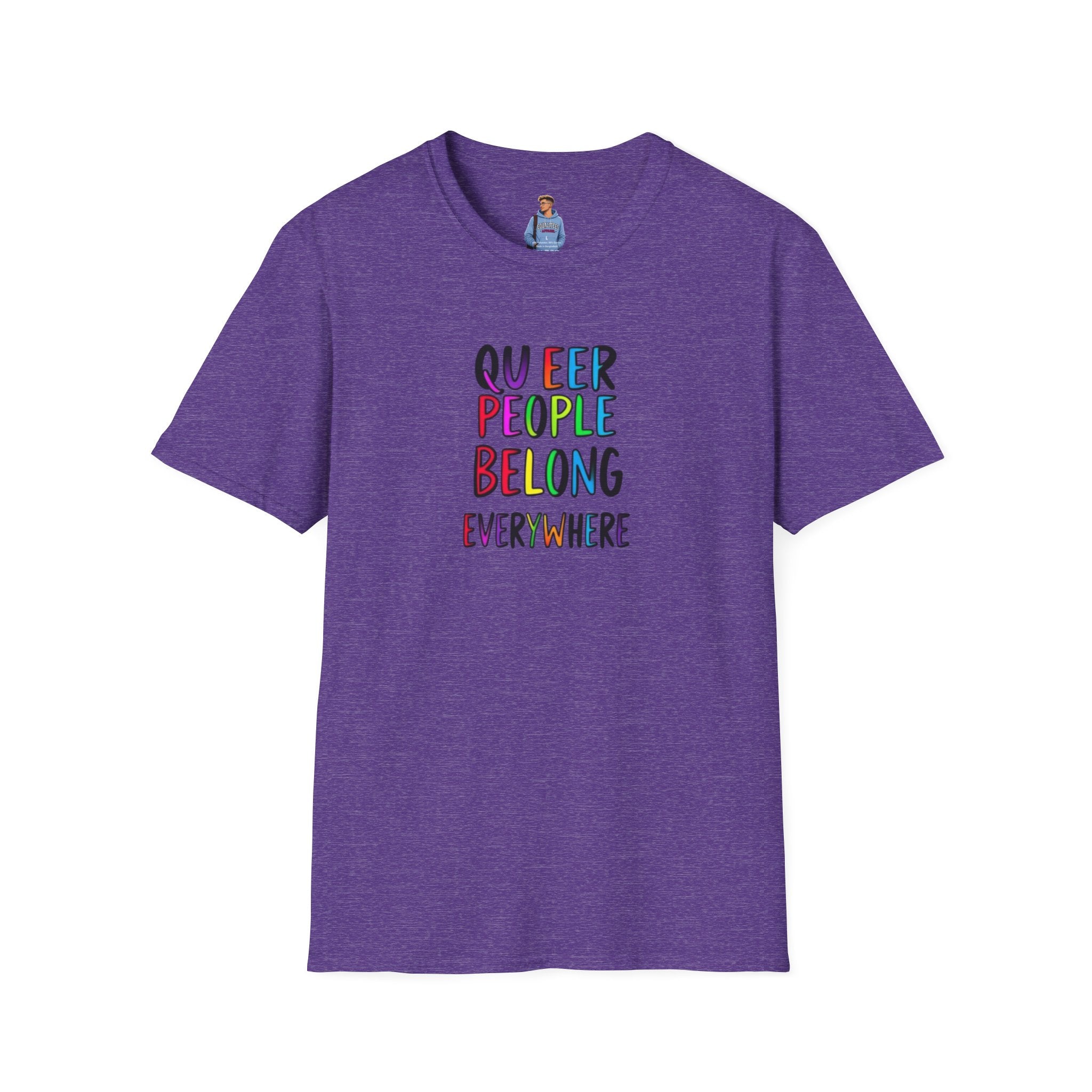 Camiseta unisex de estilo suave Queer Pride: "Las personas queer pertenecen a todas partes"