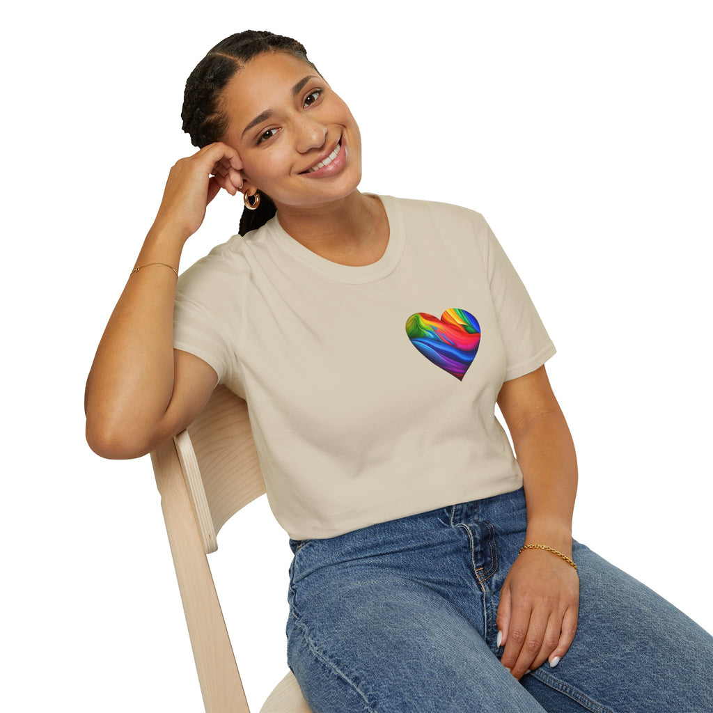 Camiseta unisex Softstyle - Diseño de corazón de orgullo con la frase 'La existencia es resistencia'