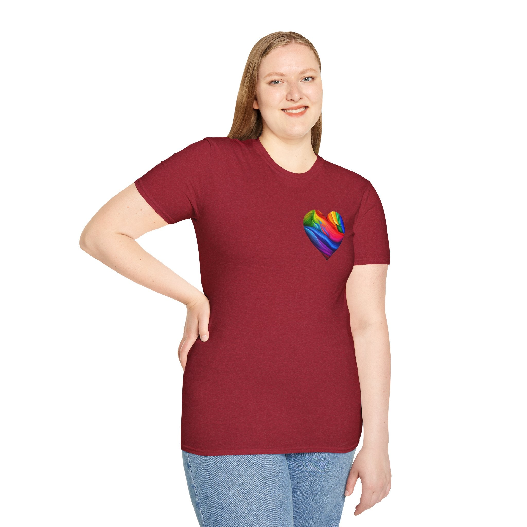Camiseta unisex Softstyle - Diseño de corazón de orgullo con la frase 'La existencia es resistencia'