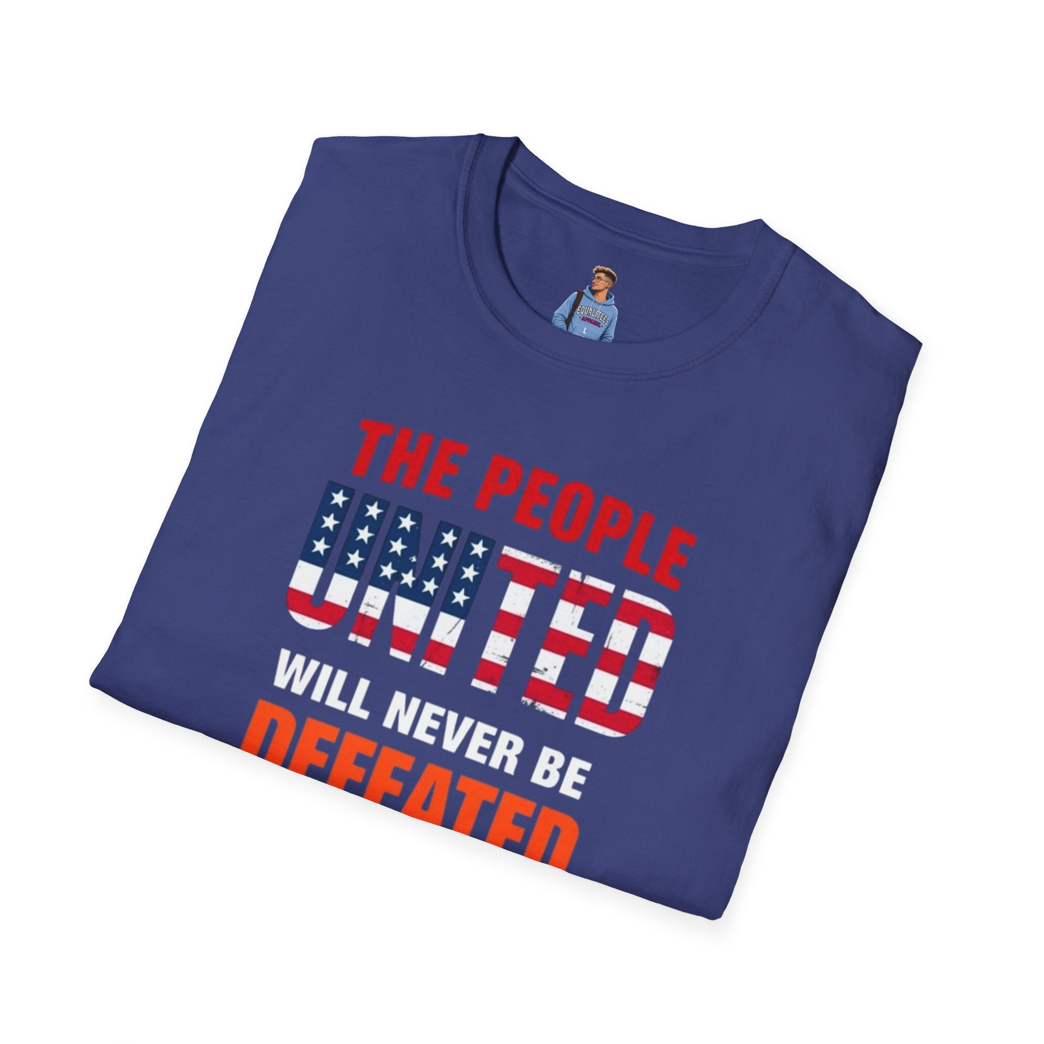 Camiseta unisex de estilo suave con gráficos "El Pueblo Unido" y "Los valores MAGA no son valores estadounidenses".