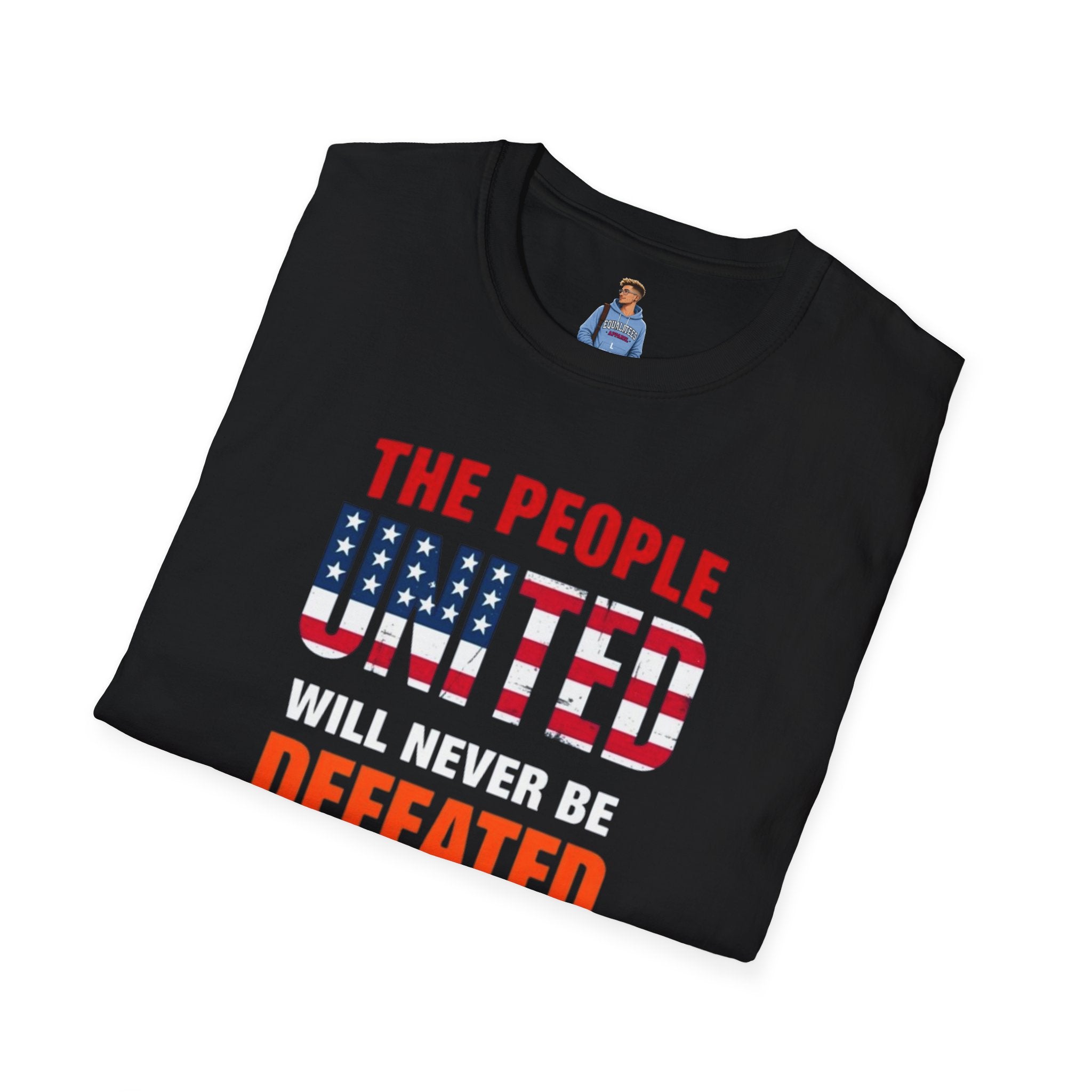Camiseta unisex de estilo suave con gráficos "El Pueblo Unido" y "Los valores MAGA no son valores estadounidenses".