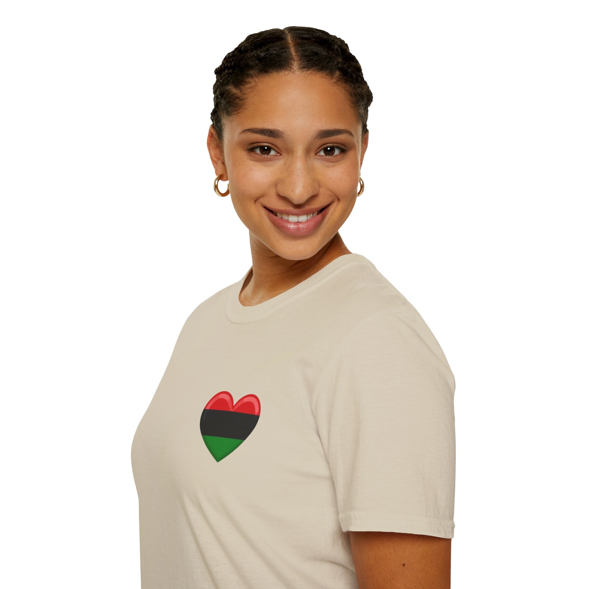 Camiseta unisex de estilo suave Unity and Heritage con corazón panafricano
